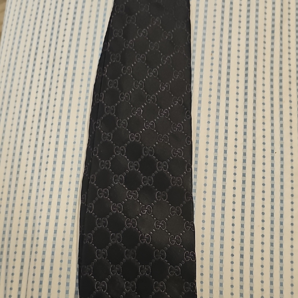 Gucci Dark Patterned Silk Tie
